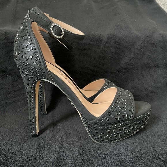 Black Platform size 7 1/2 heels - Picture 3 of 6